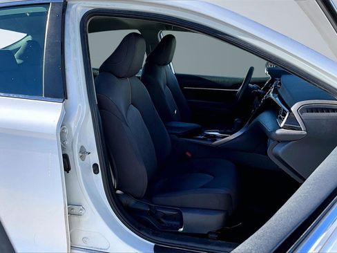 Used 2020 Toyota Camry LE image 8