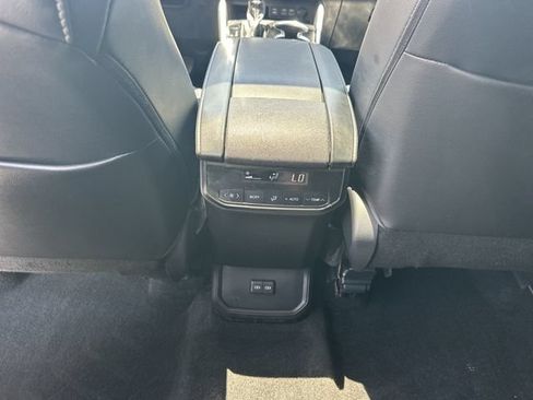 Used 2023 Toyota Highlander XLE FWD image 14