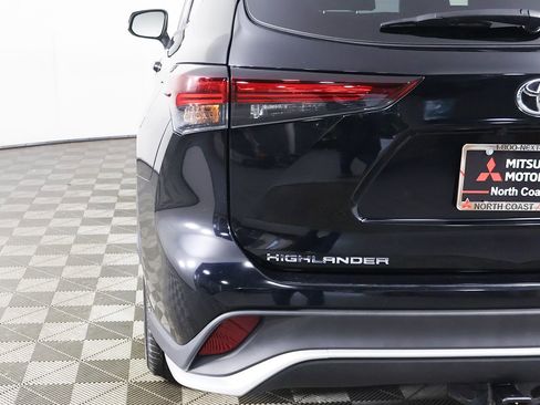 Used 2025 Toyota Highlander XSE AWD/4WD image 17