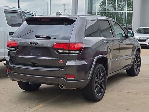 Used 2018 Jeep Grand Cherokee Altitude image 4