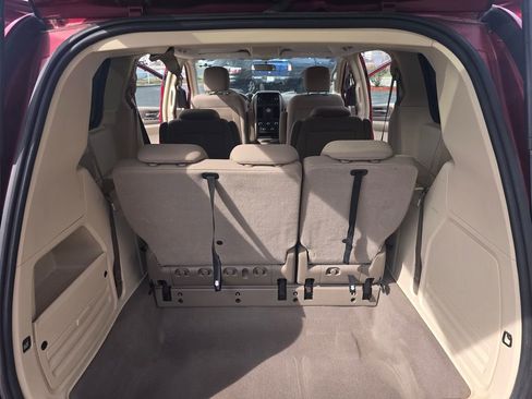 Used 2008 Chrysler Town & Country LX image 16