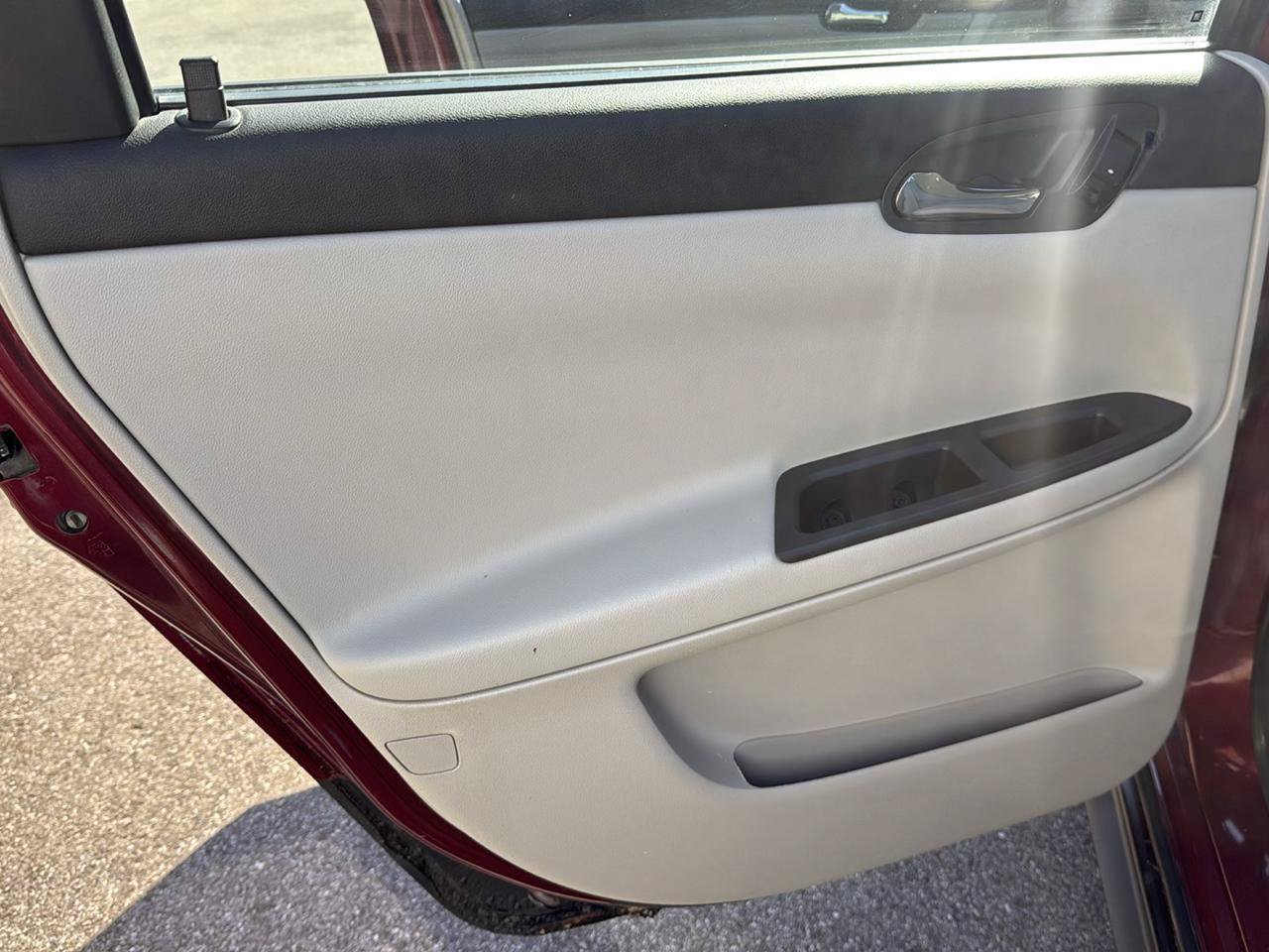 Used 2011 Chevrolet Impala LT FWD image 16