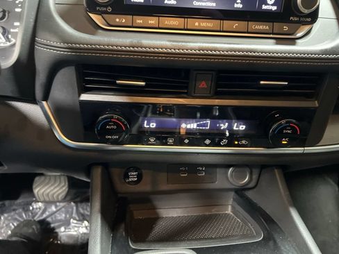 Used 2025 Nissan Rogue SV FWD image 25