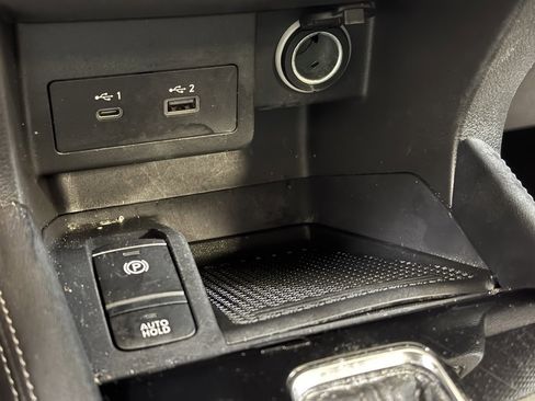 Used 2021 Nissan Kicks SV image 40