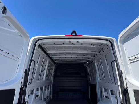 Used 2025 Mercedes-Benz Sprinter 2500 image 20