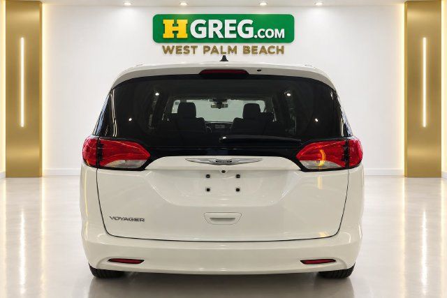 Used 2022 Chrysler Voyager LX FWD image 8