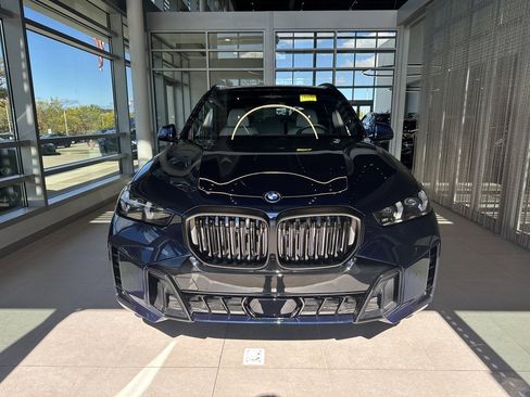 New 2026 BMW X5 xDrive50e image 2