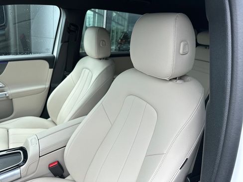 New 2025 Mercedes-Benz GLB 250 4MATIC image 16