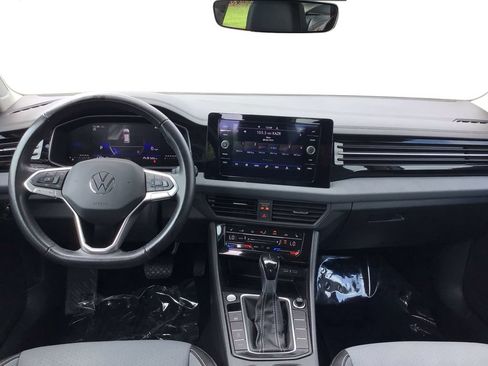 Used 2025 Volkswagen Jetta SE FWD image 23