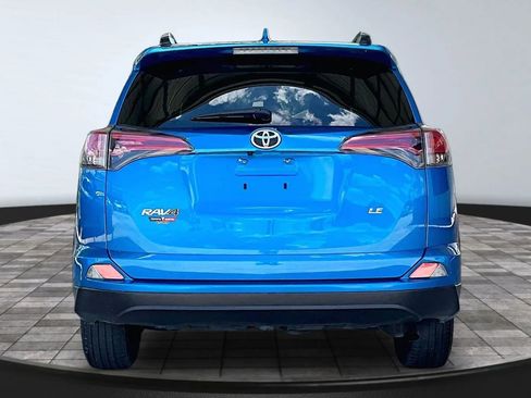 Used 2017 Toyota RAV4 LE FWD image 5