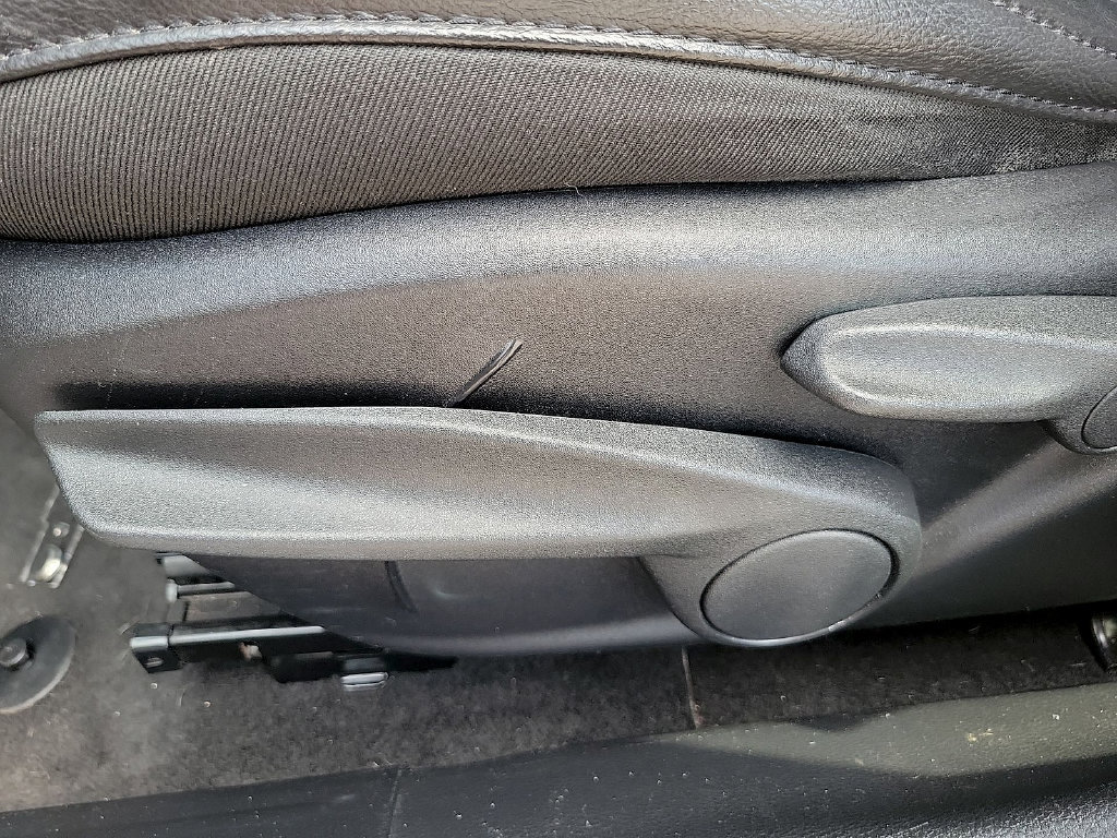 Used 2018 Jeep Compass Latitude FWD image 17