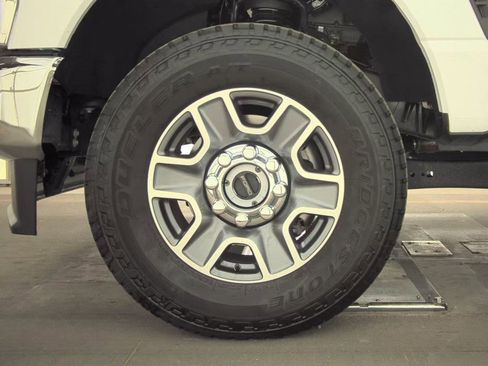 Used 2025 Ford F350 Lariat w/ FX4 Off-Road Package image 20