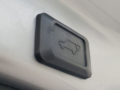 Used 2020 Toyota RAV4 XLE Premium image 10