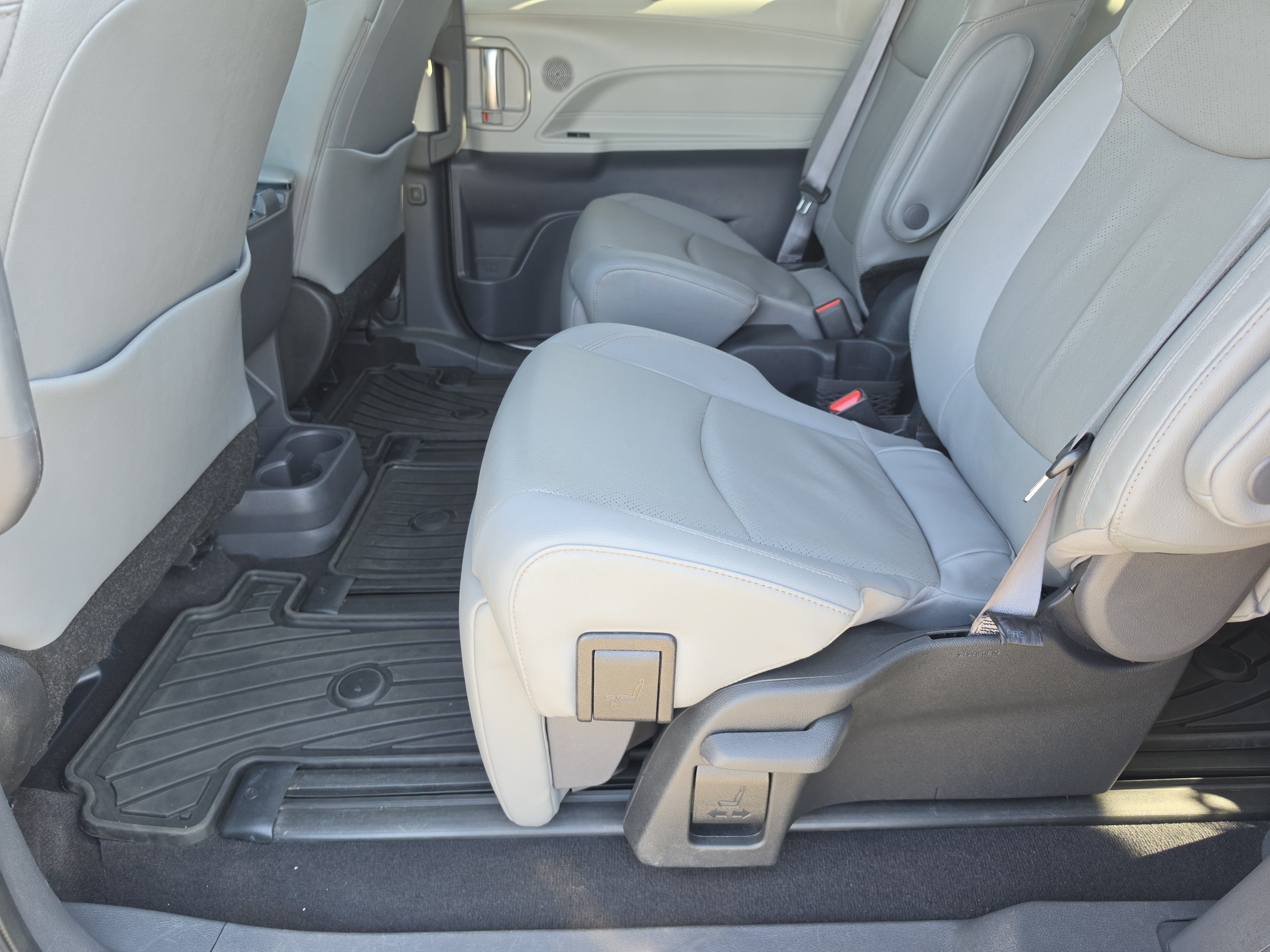Certified 2024 Toyota Sienna Limited AWD/4WD image 10
