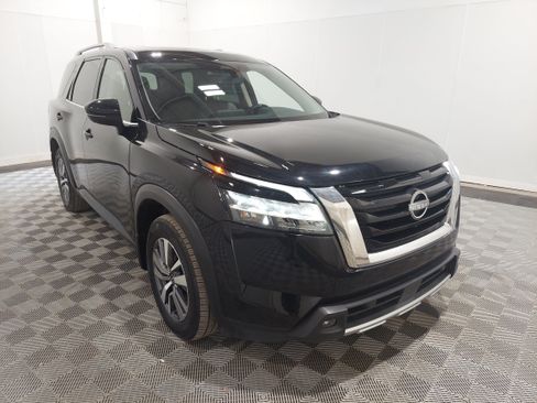 Used 2024 Nissan Pathfinder SL AWD/4WD image 4