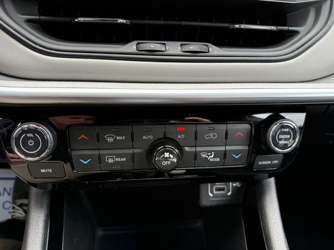 Used 2025 Jeep Compass Limited AWD/4WD image 28