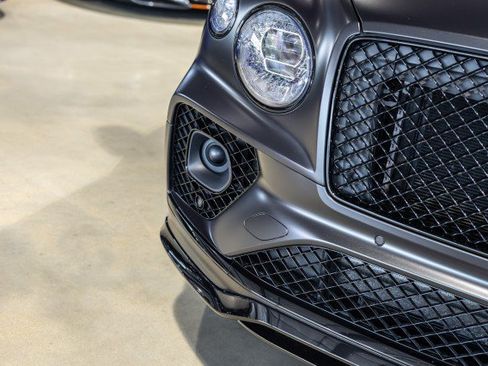 Used 2023 Bentley Bentayga AWD/4WD image 11