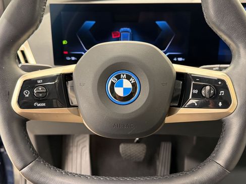 Used 2025 BMW iX xDrive50 AWD/4WD image 11