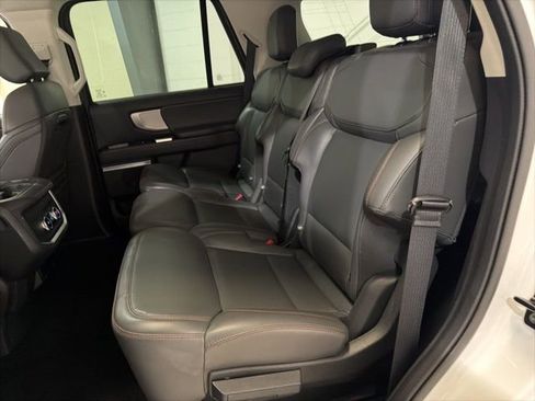 Used 2025 Ford Expedition Active image 23