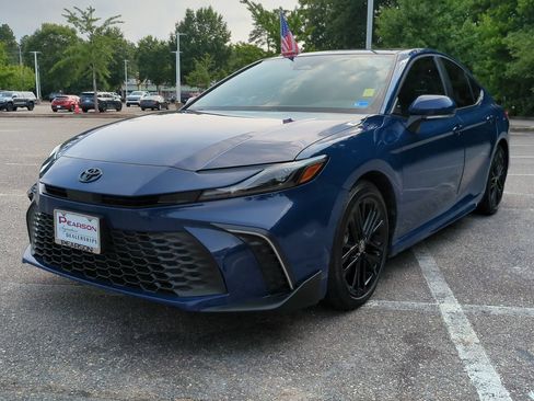 Used 2026 Toyota Camry SE w/ Multimedia Upgrade Package FWD image 8