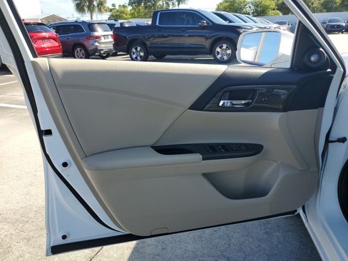Used 2017 Honda Accord EX-L image 21