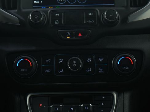 Used 2024 GMC Terrain SLT AWD/4WD image 15