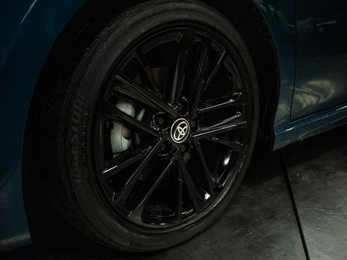 Used 2025 Toyota Camry SE image 3