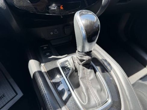 Used 2019 Nissan Rogue SL AWD/4WD image 13