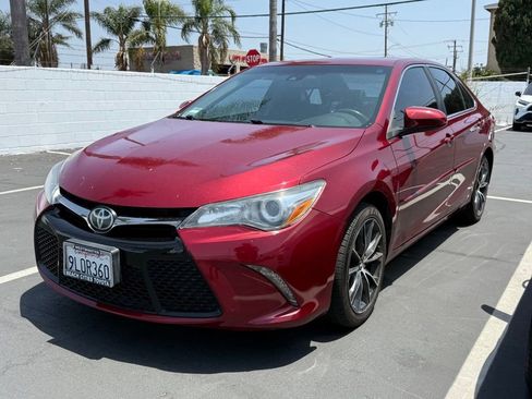 Used 2017 Toyota Camry XSE w/ Moonroof Package FWD image 3