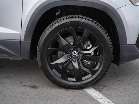 Used 2023 Volkswagen Taos SE w/ Panoramic Sunroof Package image 44