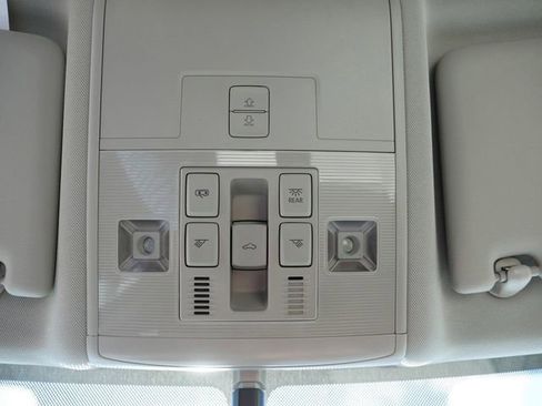 Certified 2022 Volkswagen Atlas SE w/ Panoramic Sunroof Package image 36