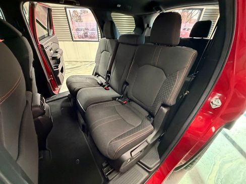 Used 2025 Honda Pilot Sport image 8