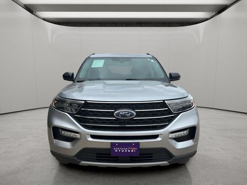 Used 2023 Ford Explorer XLT w/ Equipment Group 202A AWD/4WD image 8