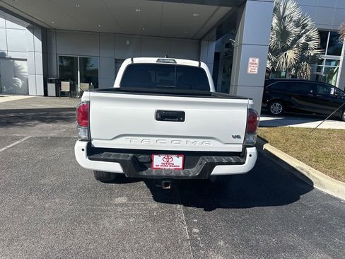 Used 2022 Toyota Tacoma TRD Sport w/ TRD Premium Sport Package image 11