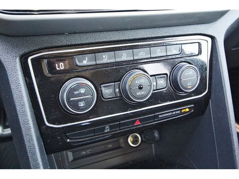 Used 2022 Volkswagen Atlas SEL Premium image 25