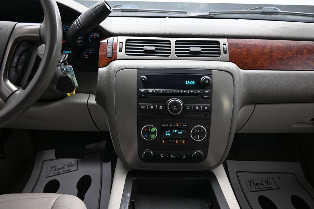 Used 2011 GMC Yukon XL SLT w/ SLT-2 Equipment Package AWD/4WD image 17