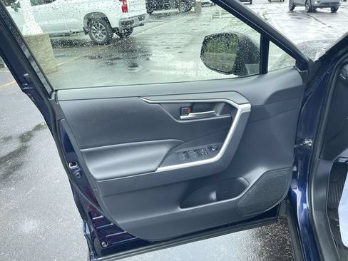Used 2022 Toyota RAV4 XLE AWD/4WD image 22