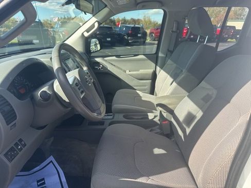 Used 2016 Nissan Frontier SV image 19