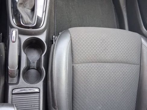 Used 2021 Buick Encore Preferred AWD/4WD image 15