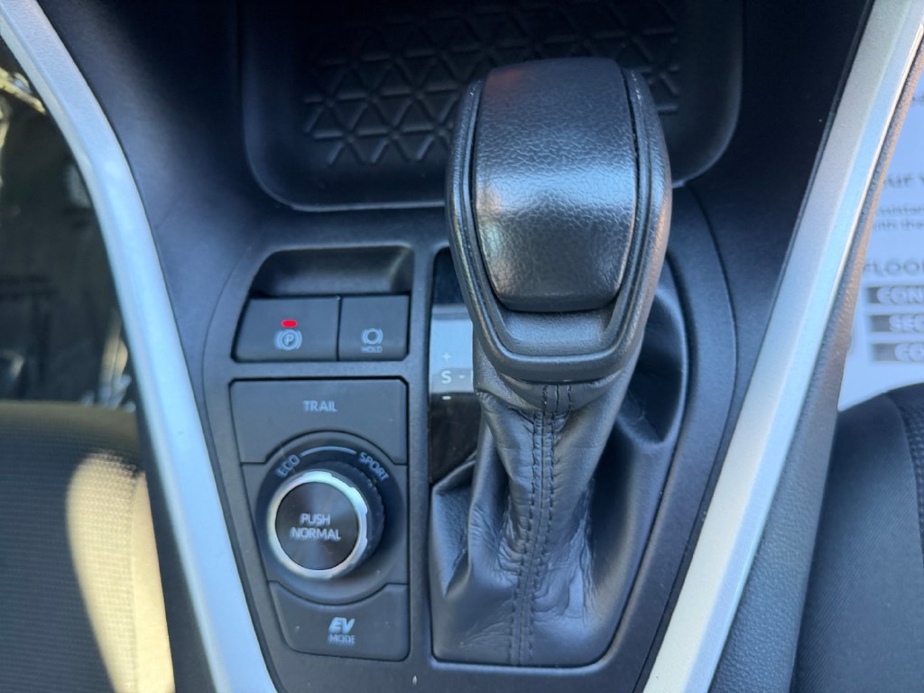 Used 2025 Toyota RAV4 LE AWD/4WD image 19