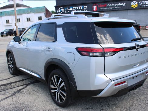Certified 2023 Nissan Pathfinder Platinum AWD/4WD image 3