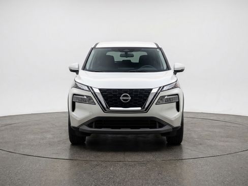 Used 2025 Nissan Rogue SV AWD/4WD image 2