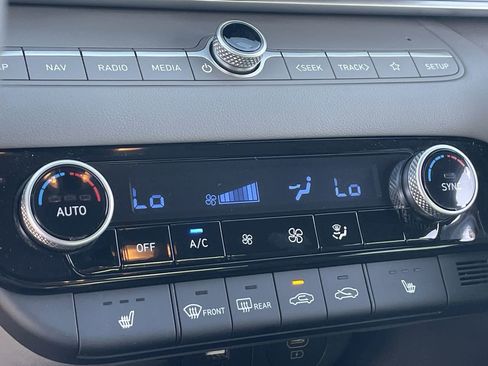 Certified 2025 Hyundai Elantra SEL FWD image 26