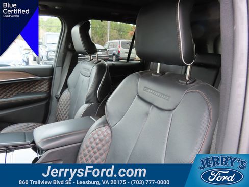 Used 2023 Jeep Grand Cherokee Summit w/ Luxury Tech Group V image 31