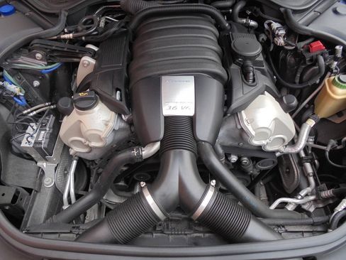 Used 2015 Porsche Panamera 4 AWD/4WD image 38