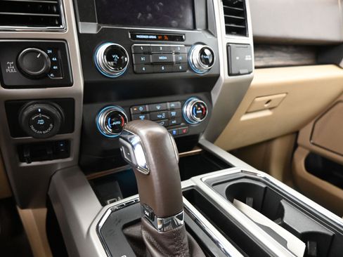 Used 2019 Ford F150 Lariat w/ Equipment Group 502A Luxury image 14