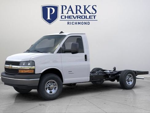 New 2025 Chevrolet Express 3500 w/ Power Convenience Package RWD image 3