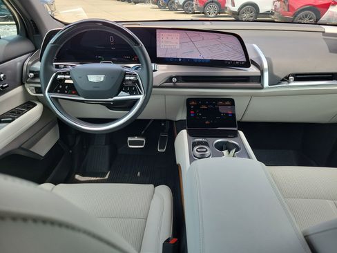 New 2026 Cadillac Vistiq Luxury w/ LPO, Floor Liner Package AWD/4WD image 13