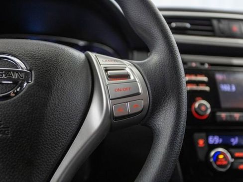 Used 2016 Nissan Rogue SV image 49