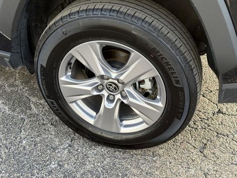 Used 2025 Toyota RAV4 XLE AWD/4WD image 10